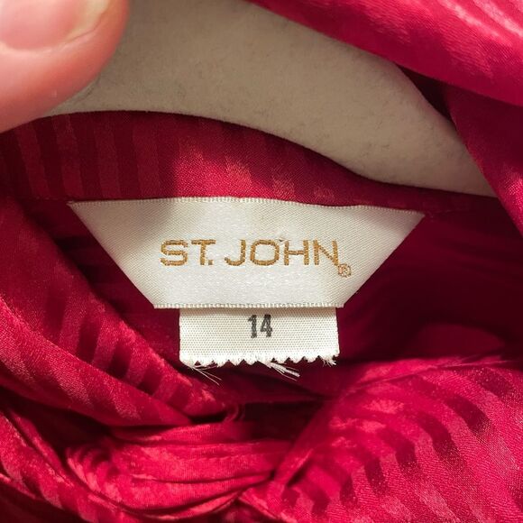 Vintage 70’s/80’s Women’s Red Hidden Button Down Blouse with Bowtie by St. John - Picture 3 of 11